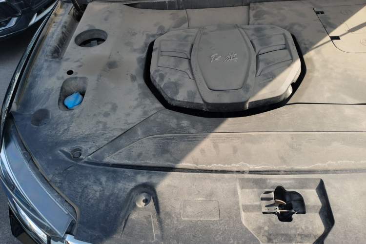 Used Hongqi HS5 2019 2.0T Smart Connect Flagship Edition Engine Bay Right