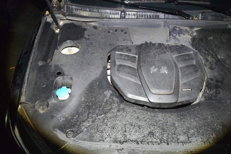 Used Hongqi HS5 2019 2.0T Smart Connect Flagship All-Wheel-Drive Version Engine Bay Right