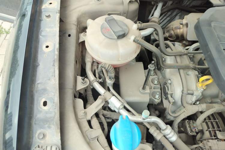 Used Hongqi HS5 2019 2.0T Smart Connect Flagship Edition Engine Bay Right