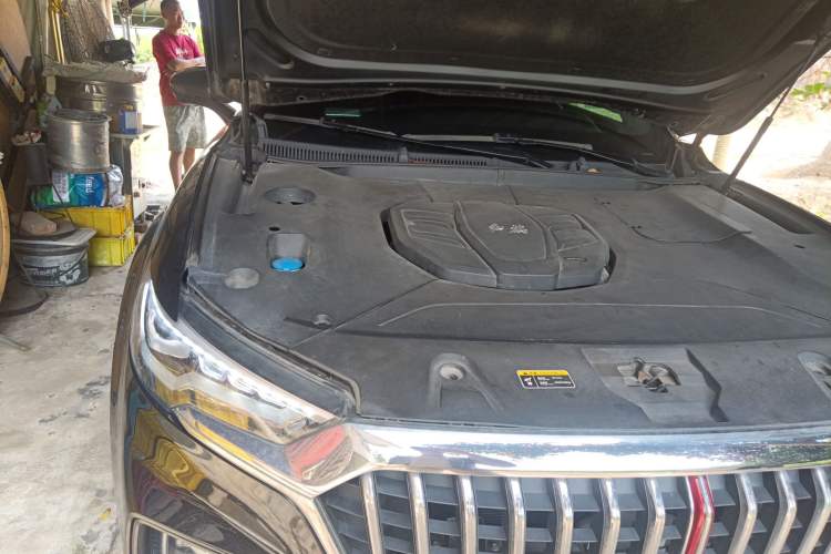 Used Hongqi HS5 2019 2.0T Smart Connect Flagship All-Wheel-Drive Version Engine Bay Right