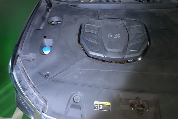 Used Hongqi HS5 2019 2.0T Smart Connect Flagship All-Wheel-Drive Version Engine Bay Right
