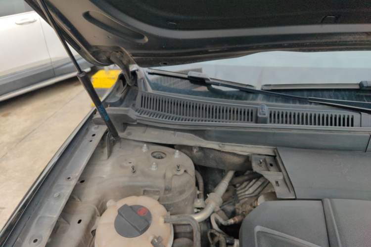 Used Hongqi HS5 2019 2.0T Smart Connect Flagship All-Wheel-Drive Version Engine Bay Right