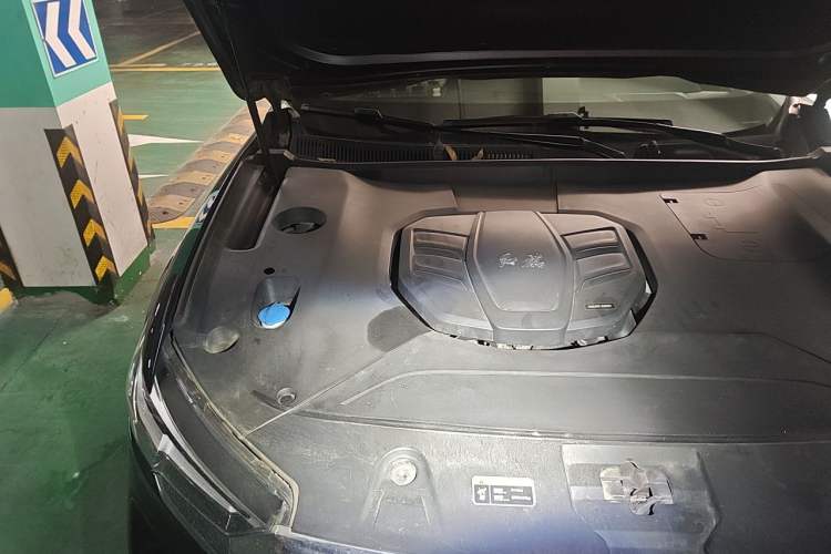 Used Hongqi HS5 2019 2.0T Smart Connect Flagship Edition Engine Bay Right