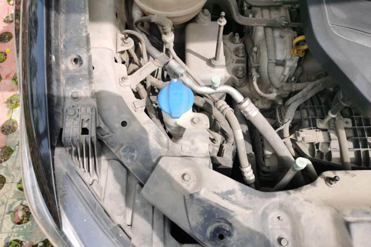 Used Hongqi HS5 2019 2.0T Smart Connect Flagship All-Wheel-Drive Version Engine Bay Right