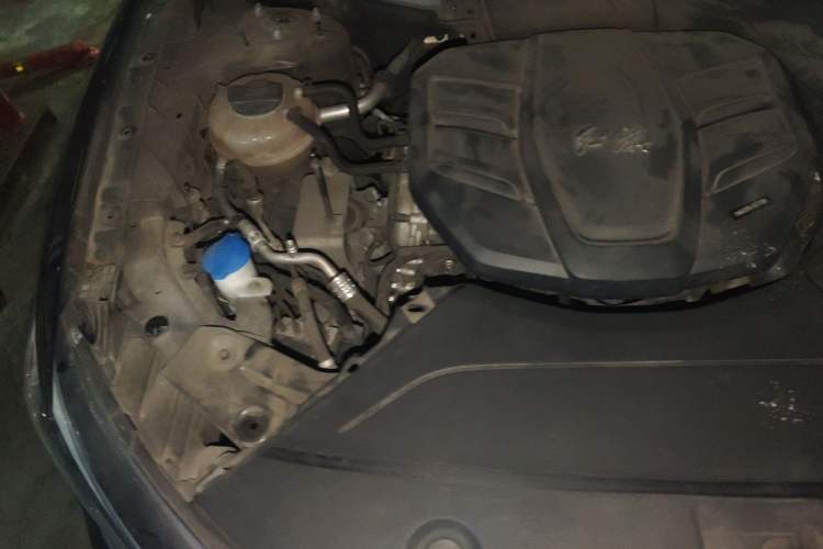 Used Hongqi HS5 2019 2.0T Smart Connect Flagship Edition Engine Bay Right