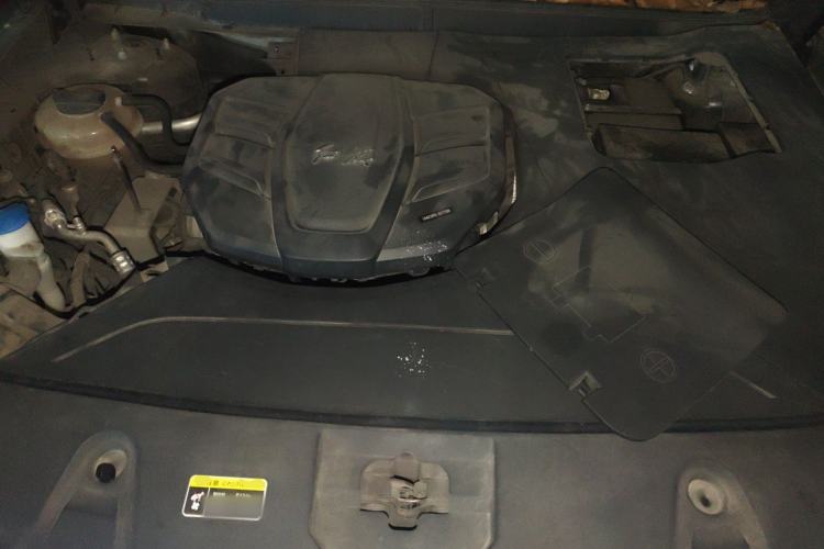 Used Hongqi HS5 2019 2.0T Smart Connect Flagship Edition Engine Bay