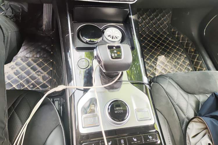 Used Hongqi HS5 2019 2.0T Smart Connect Flagship All-Wheel-Drive Version Gear Lever