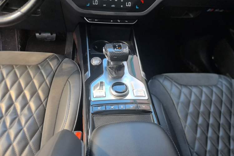 Used Hongqi HS5 2019 2.0T Smart Connect Flagship All-Wheel-Drive Version Gear Lever