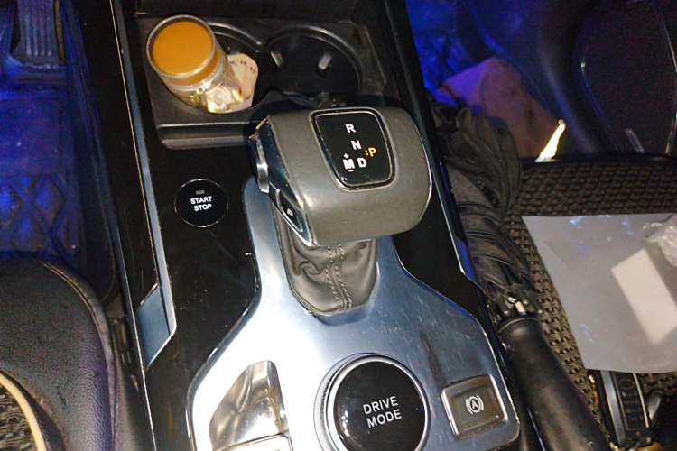 Used Hongqi HS5 2019 2.0T Smart Connect Flagship All-Wheel-Drive Version Gear Lever
