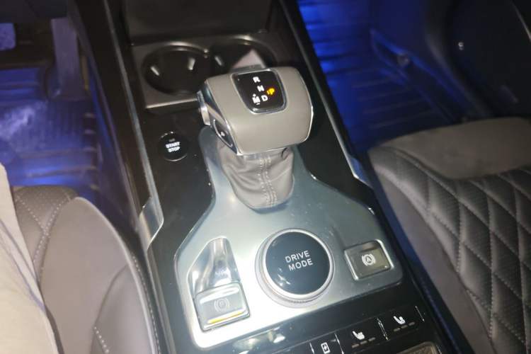 Used Hongqi HS5 2019 2.0T Smart Connect Flagship All-Wheel-Drive Version Gear Lever