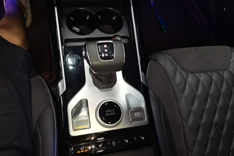 Used Hongqi HS5 2019 2.0T Smart Connect Flagship All-Wheel-Drive Version Gear Lever