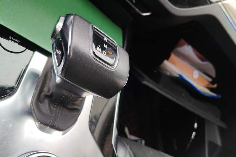Used Hongqi HS5 2019 2.0T Smart Connect Flagship All-Wheel-Drive Version Gear Lever