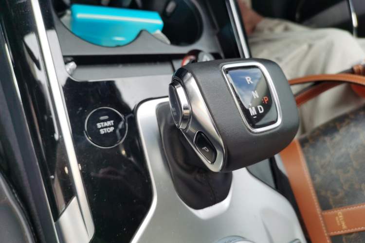 Used Hongqi HS5 2019 2.0T Smart Connect Flagship Edition Gear Lever