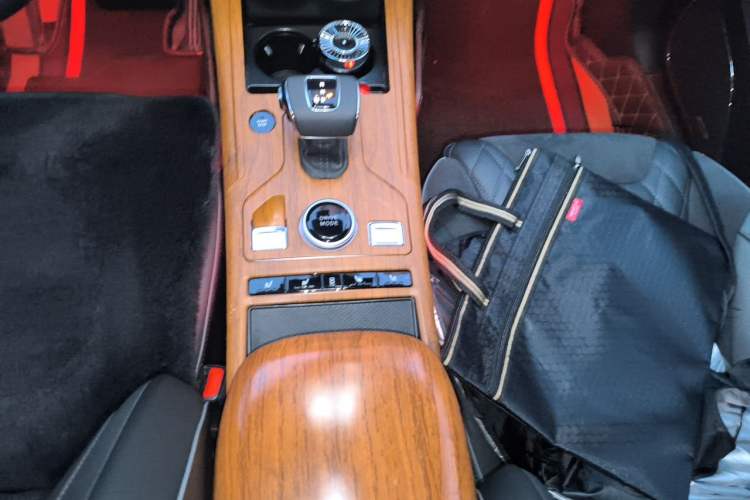 Used Hongqi HS5 2019 2.0T Smart Connect Flagship Edition Gear Lever