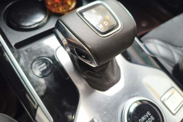 Used Hongqi HS5 2019 2.0T Smart Connect Flagship All-Wheel-Drive Version Gear Lever