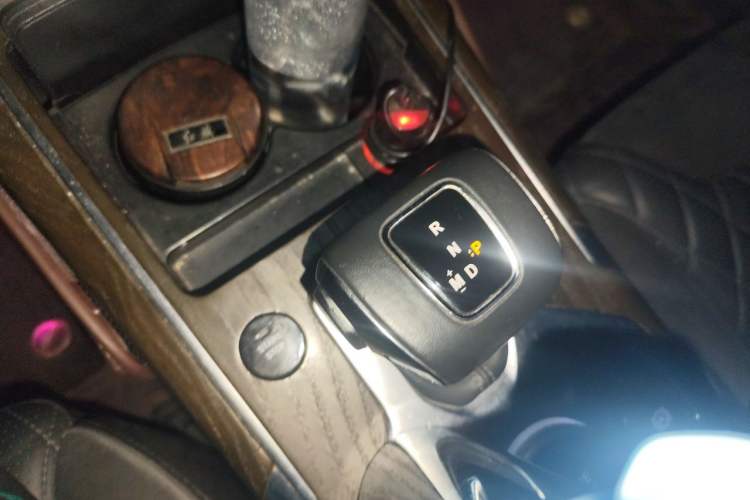 Used Hongqi HS5 2019 2.0T Smart Connect Flagship All-Wheel-Drive Version Gear Lever