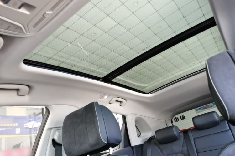 Used Hongqi HS5 2019 2.0T Smart Connect Flagship All-Wheel-Drive Version Headliner
