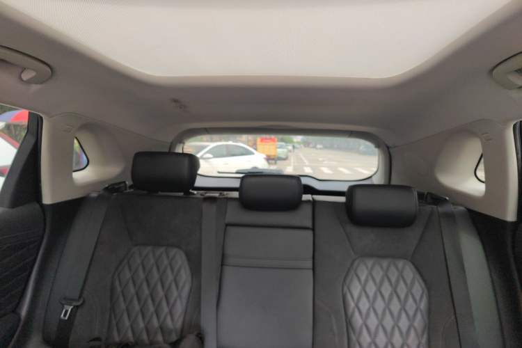 Used Hongqi HS5 2019 2.0T Smart Connect Flagship All-Wheel-Drive Version Headliner