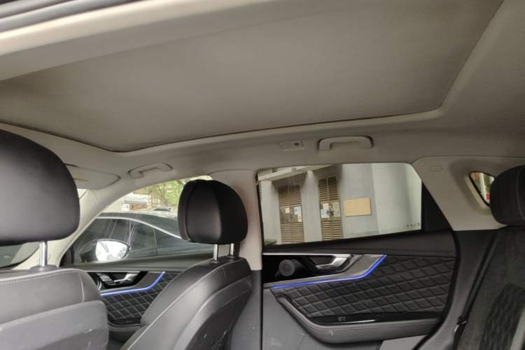 Used Hongqi HS5 2019 2.0T Smart Connect Flagship All-Wheel-Drive Version Headliner