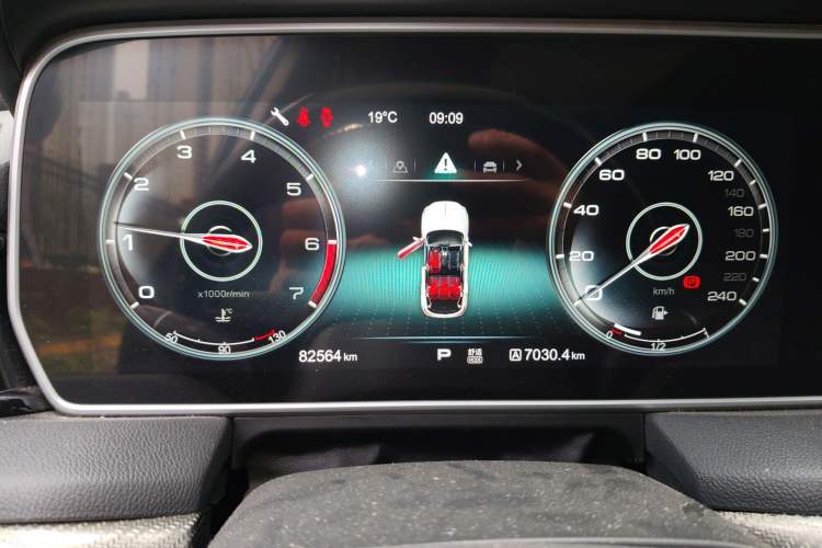 Used Hongqi HS5 2019 2.0T Smart Connect Flagship All-Wheel-Drive Version Instrument Cluster
