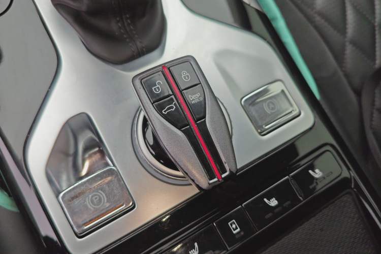 Used Hongqi HS5 2019 2.0T Smart Connect Flagship All-Wheel-Drive Version Interior 1