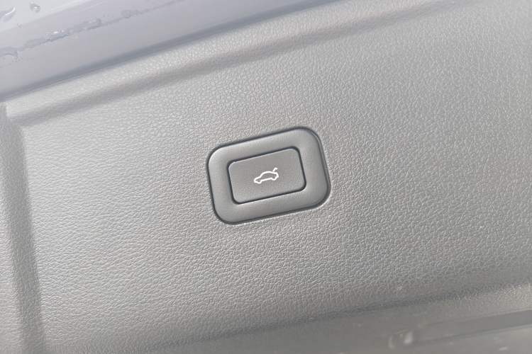 Used Hongqi HS5 2019 2.0T Smart Connect Flagship Edition Interior 10