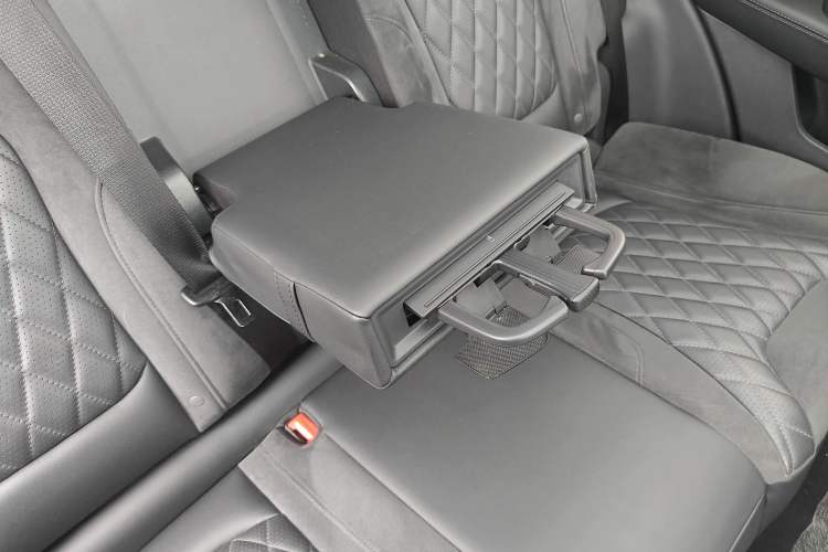 Used Hongqi HS5 2019 2.0T Smart Connect Flagship Edition Interior 11