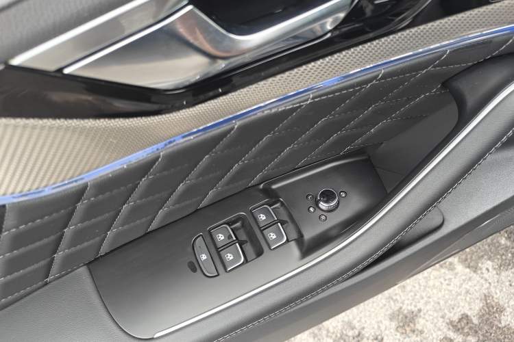 Used Hongqi HS5 2019 2.0T Smart Connect Flagship Edition Interior 2