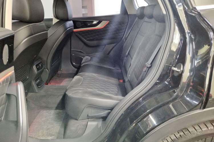 Used Hongqi HS5 2019 2.0T Smart Connect Flagship Edition Interior 4