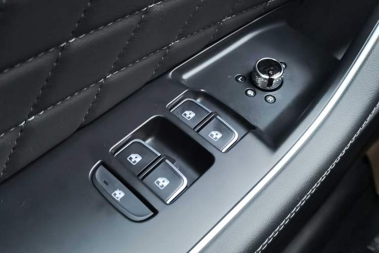 Used Hongqi HS5 2019 2.0T Smart Connect Flagship Edition Interior 5