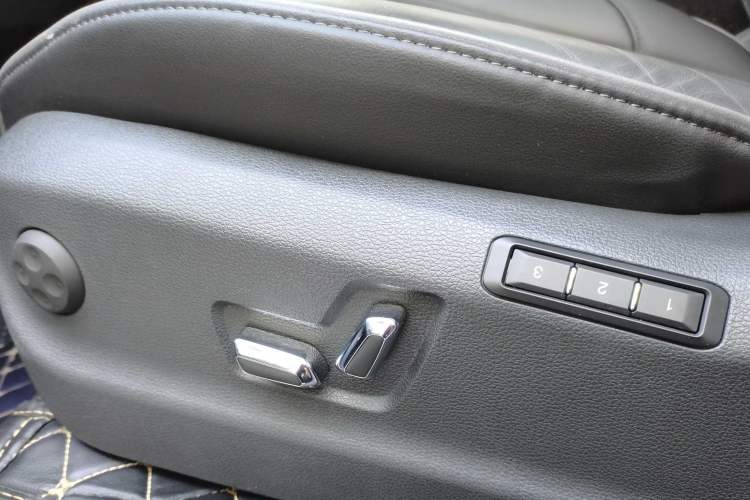 Used Hongqi HS5 2019 2.0T Smart Connect Flagship Edition Interior 7