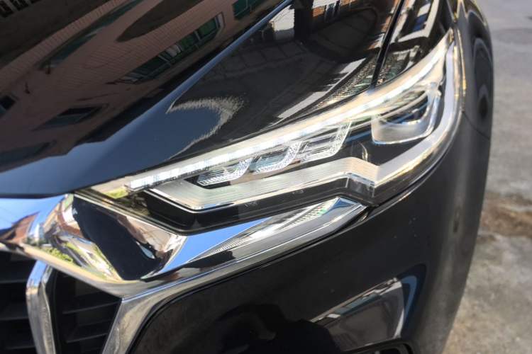 Used Hongqi HS5 2019 2.0T Smart Connect Flagship All-Wheel-Drive Version Left Front Headlight