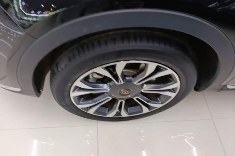 Used Hongqi HS5 2019 2.0T Smart Connect Flagship All-Wheel-Drive Version Left Front Wheel Hub