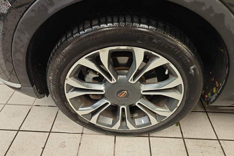 Used Hongqi HS5 2019 2.0T Smart Connect Flagship All-Wheel-Drive Version Left Front Wheel Hub