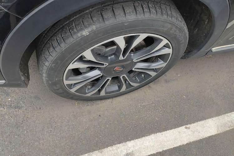Used Hongqi HS5 2019 2.0T Smart Connect Flagship All-Wheel-Drive Version Left Front Wheel Hub