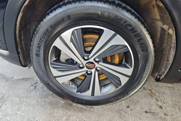 Used Hongqi HS5 2019 2.0T Smart Connect Flagship Edition Left Front Wheel Hub