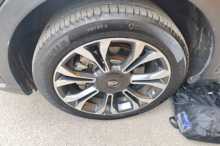 Used Hongqi HS5 2019 2.0T Smart Connect Flagship All-Wheel-Drive Version Left Front Wheel Hub