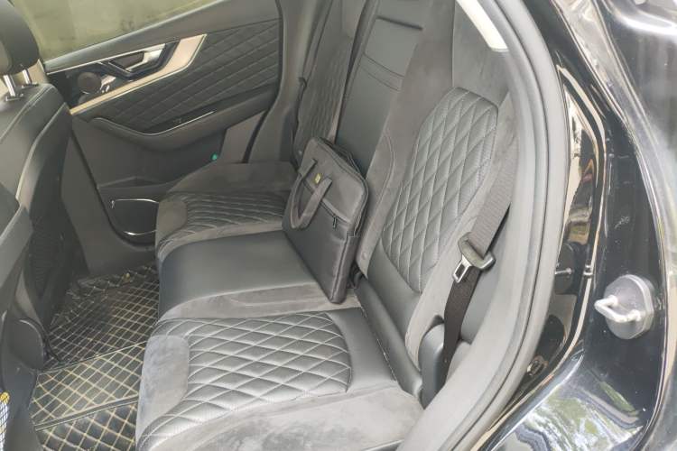 Used Hongqi HS5 2019 2.0T Smart Connect Flagship All-Wheel-Drive Version Left Rear Seat