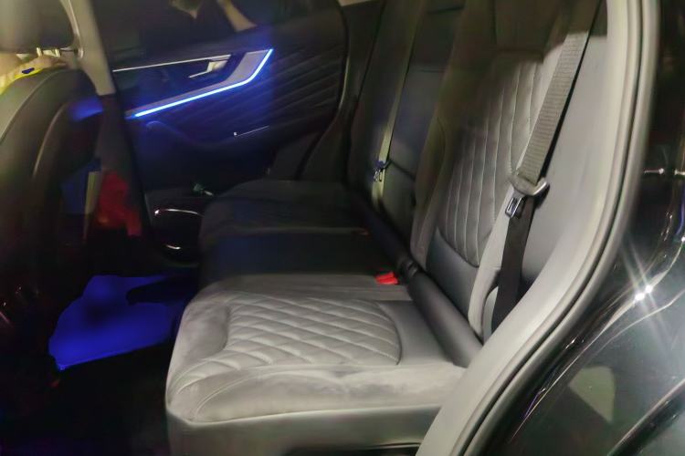 Used Hongqi HS5 2019 2.0T Smart Connect Flagship All-Wheel-Drive Version Left Rear Seat