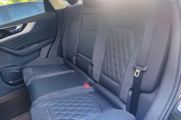 Used Hongqi HS5 2019 2.0T Smart Connect Flagship All-Wheel-Drive Version Left Rear Seat