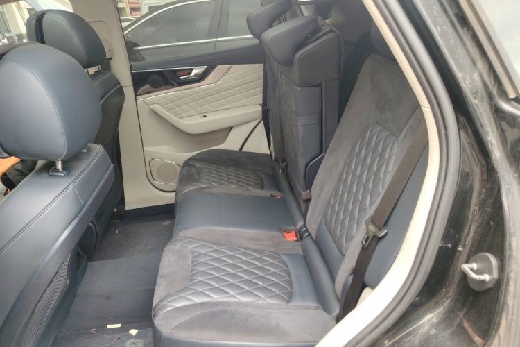 Used Hongqi HS5 2019 2.0T Smart Connect Flagship All-Wheel-Drive Version Left Rear Seat