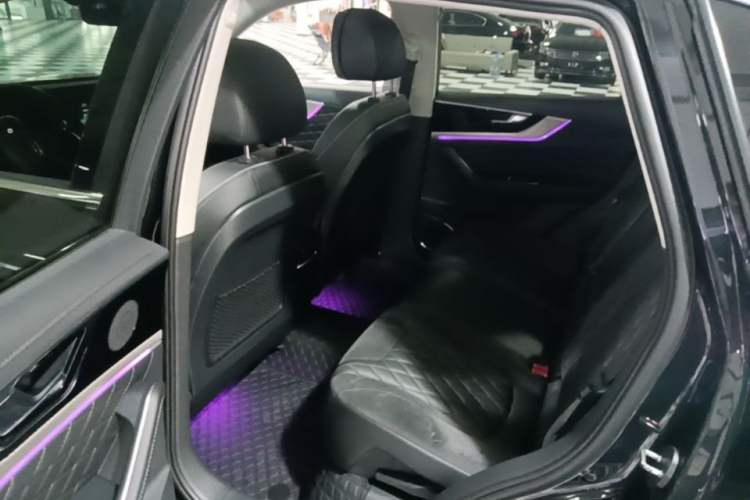Used Hongqi HS5 2019 2.0T Smart Connect Flagship All-Wheel-Drive Version Left Rear Seat