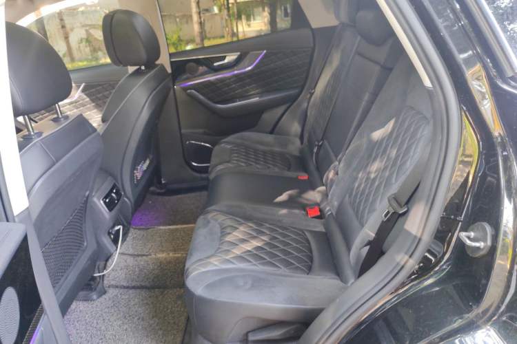 Used Hongqi HS5 2019 2.0T Smart Connect Flagship All-Wheel-Drive Version Left Rear Seat
