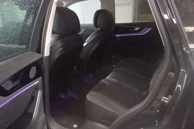 Used Hongqi HS5 2019 2.0T Smart Connect Flagship All-Wheel-Drive Version Left Rear Seat
