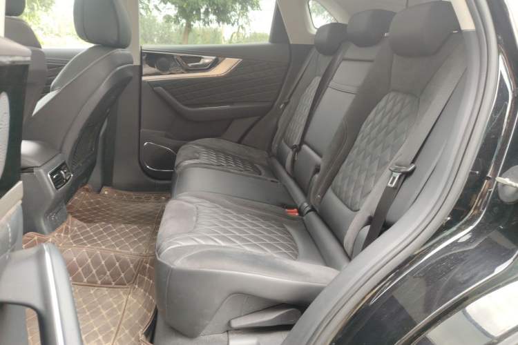 Used Hongqi HS5 2019 2.0T Smart Connect Flagship All-Wheel-Drive Version Left Rear Seat