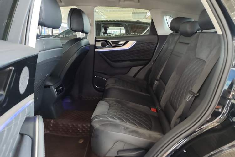 Used Hongqi HS5 2019 2.0T Smart Connect Flagship All-Wheel-Drive Version Left Rear Seat