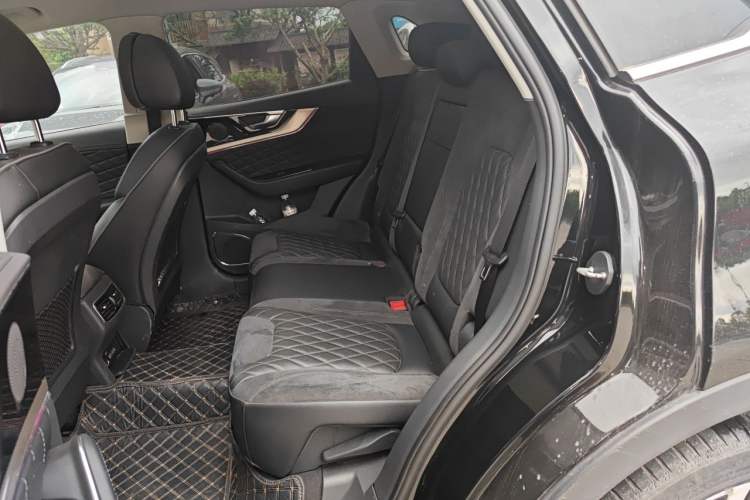 Used Hongqi HS5 2019 2.0T Smart Connect Flagship All-Wheel-Drive Version Left Rear Seat