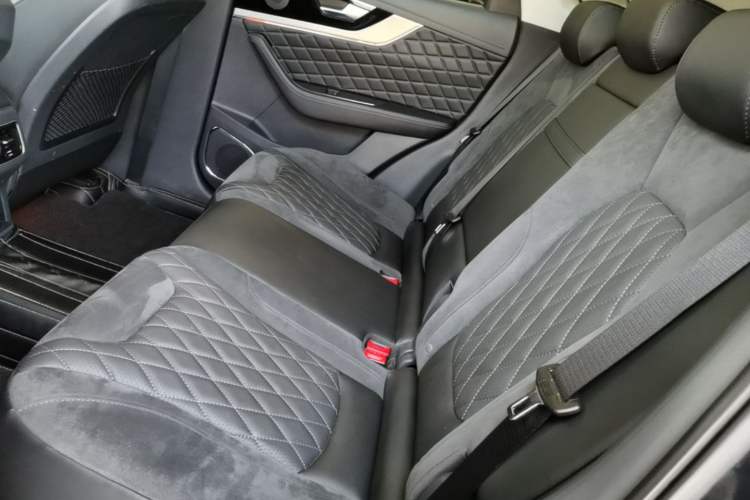 Used Hongqi HS5 2019 2.0T Smart Connect Flagship All-Wheel-Drive Version Left Rear Seat
