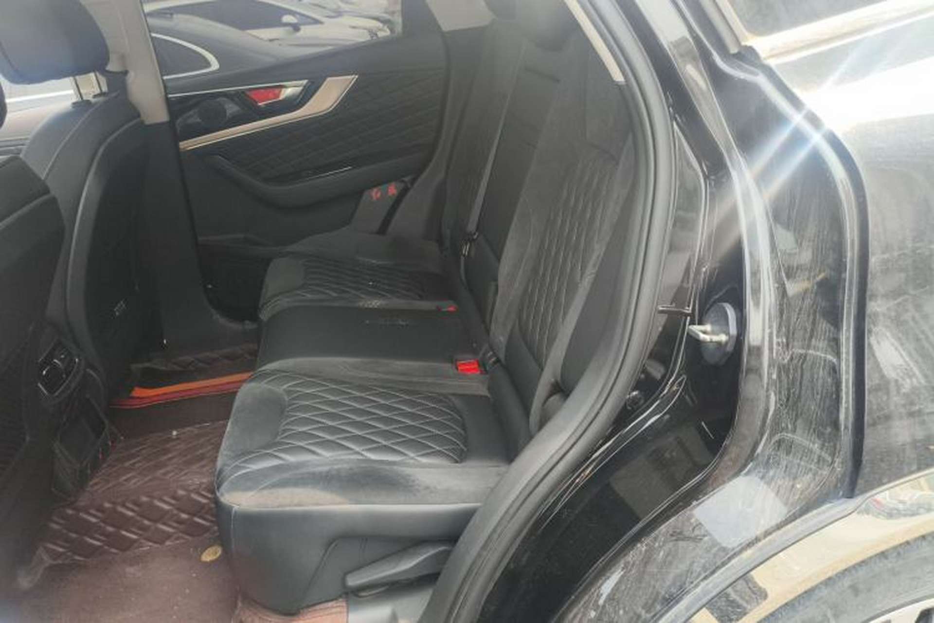 Used Hongqi HS5 2019 2.0T Smart Connect Flagship All-Wheel-Drive Version Left Rear Seat