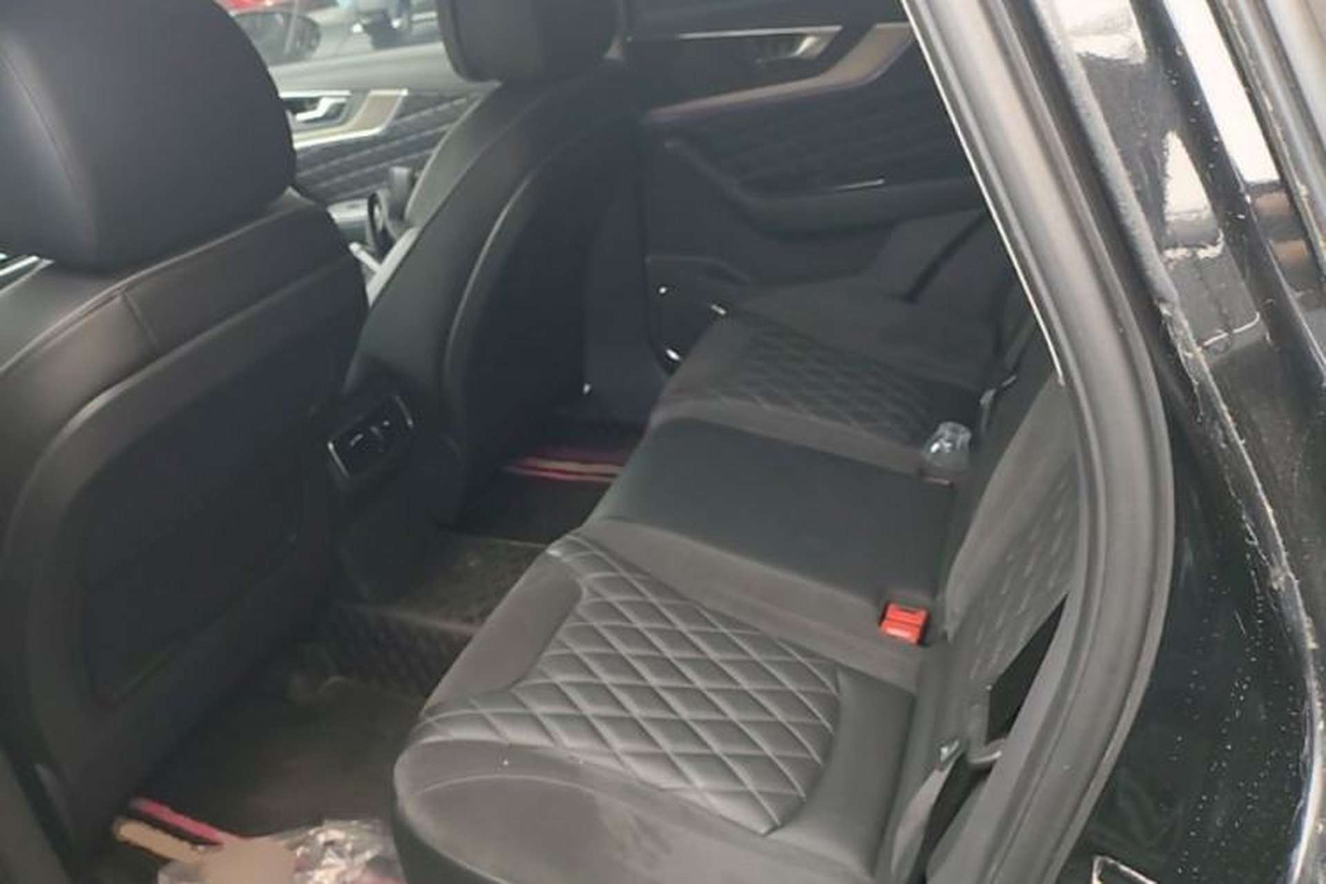 Used Hongqi HS5 2019 2.0T Smart Connect Flagship All-Wheel-Drive Version Left Rear Seat